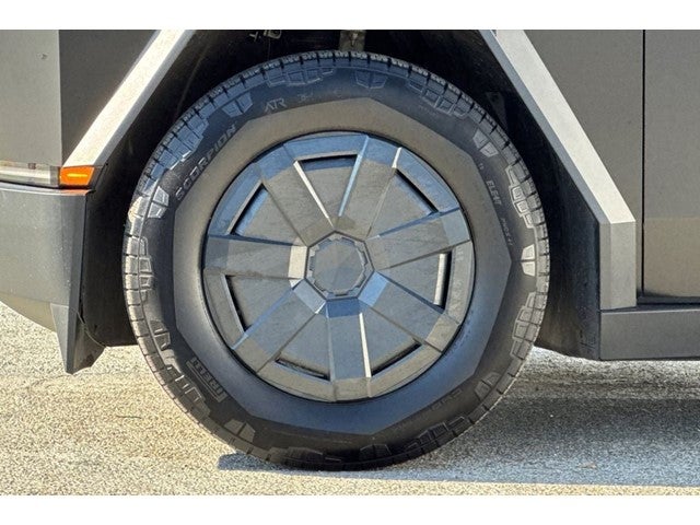 2025 Tesla Cybertruck .