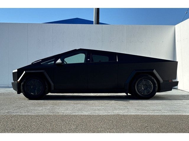 2025 Tesla Cybertruck .