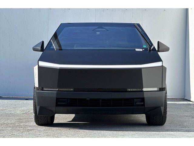 2025 Tesla Cybertruck .