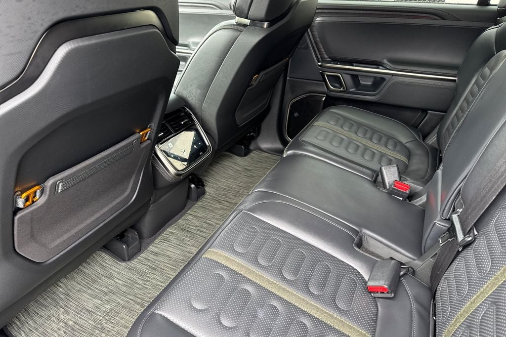 2024 Rivian R1S Adventure