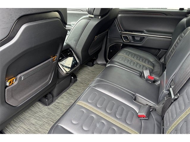 2024 Rivian R1S Adventure