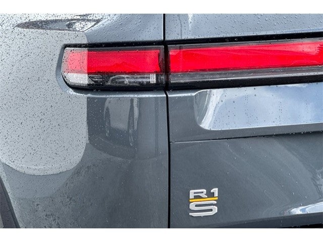 2024 Rivian R1S Adventure