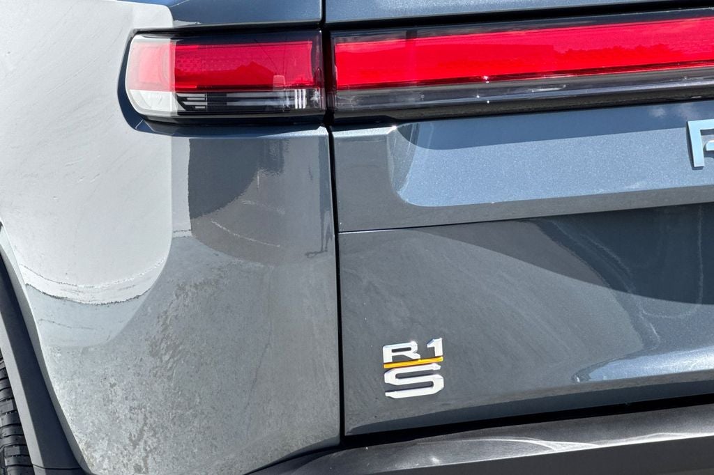 2023 Rivian R1S Adventure