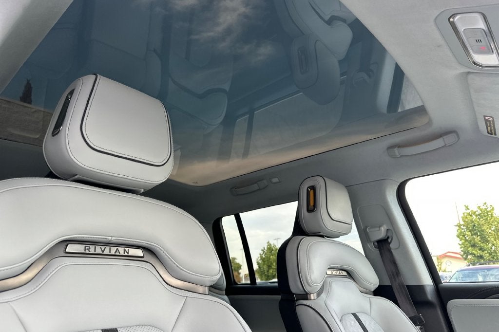 2025 Rivian R1S Adventure Dual Motor Standard Pack