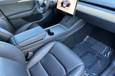 2023 Tesla Model Y HW4