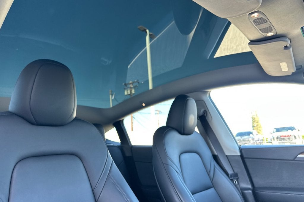 2023 Tesla Model Y HW4