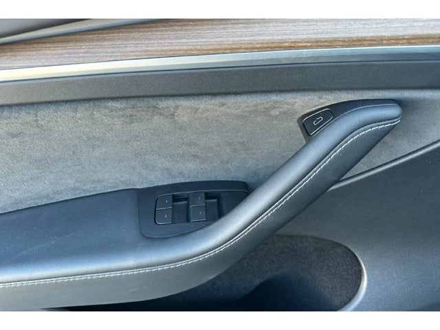 2023 Tesla Model Y HW4