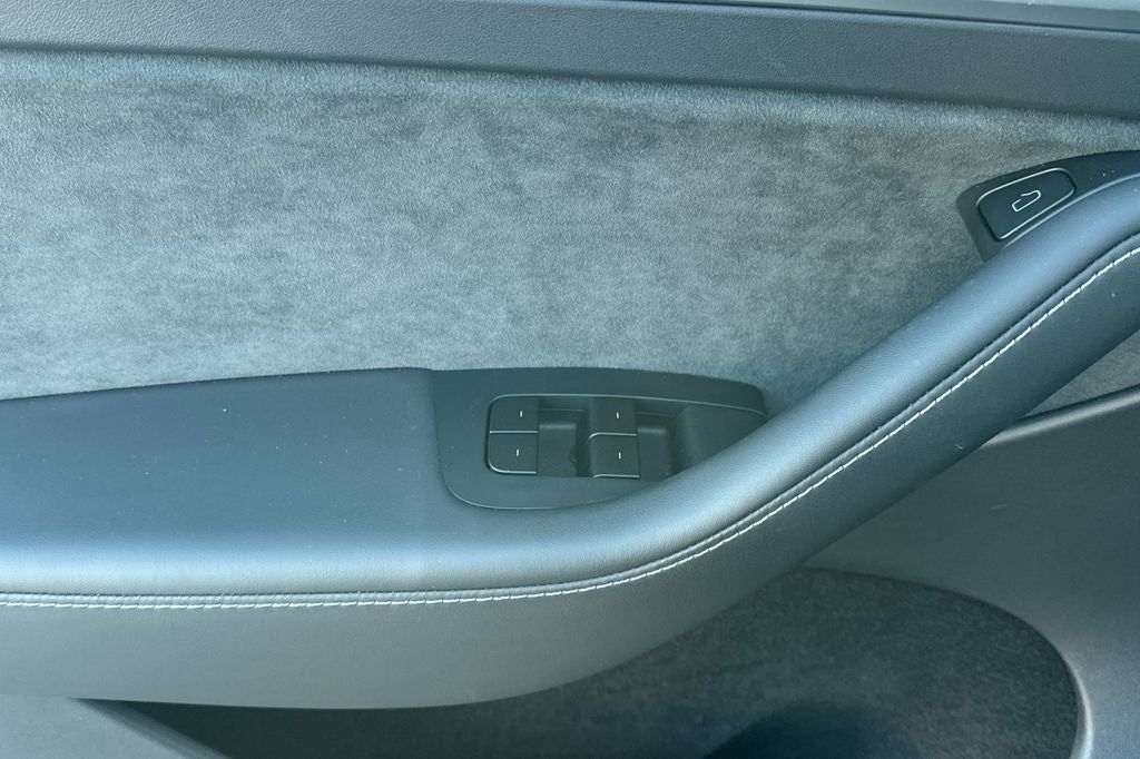 2025 Tesla Model Y Long Range