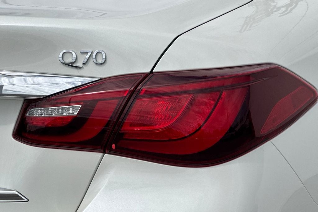 2017 INFINITI Q70 3.7 AWD