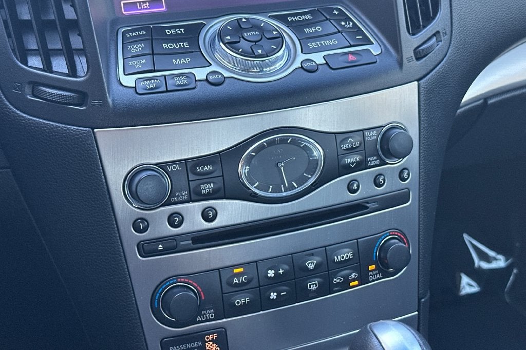 2015 INFINITI Q40 Base