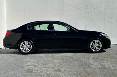 2015 INFINITI Q40 Base