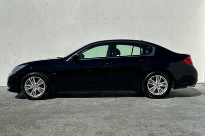 2015 INFINITI Q40 Base