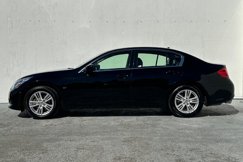 2015 INFINITI Q40 Base
