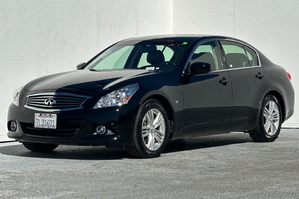 2015 INFINITI Q40 Base