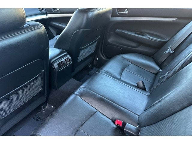 2015 INFINITI Q40 Base