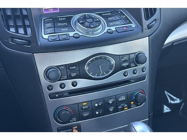 2015 INFINITI Q40 Base