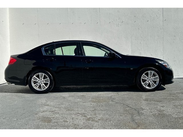 2015 INFINITI Q40 Base
