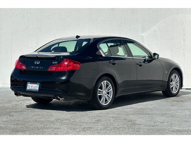 2015 INFINITI Q40 Base