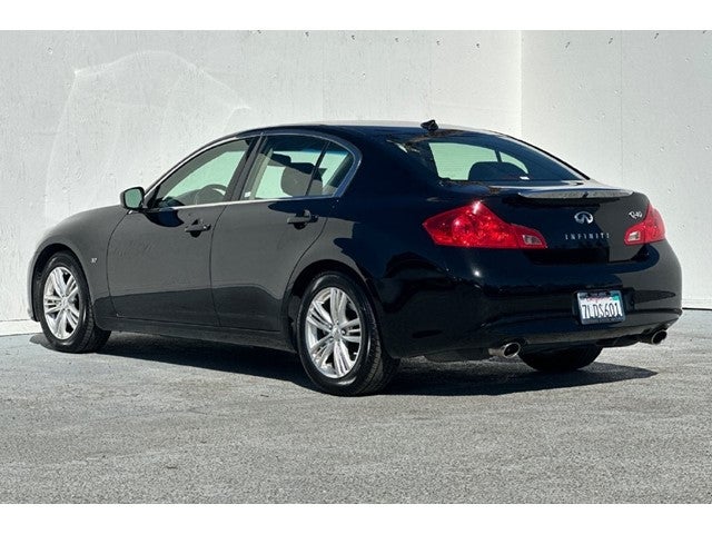 2015 INFINITI Q40 Base
