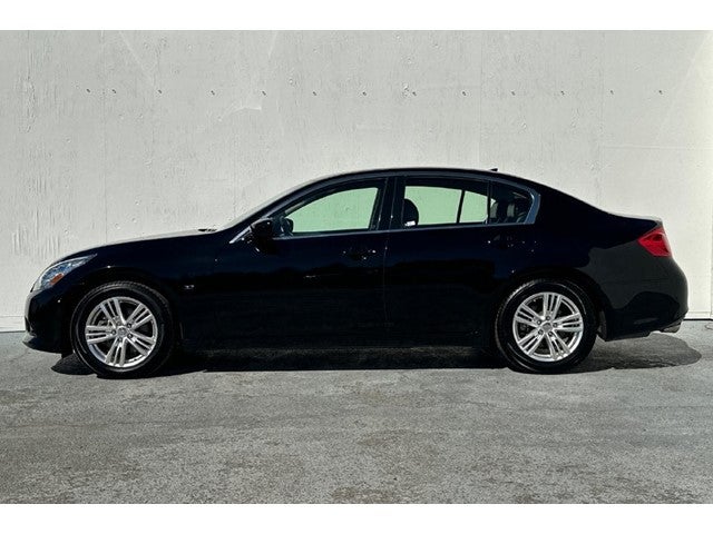 2015 INFINITI Q40 Base