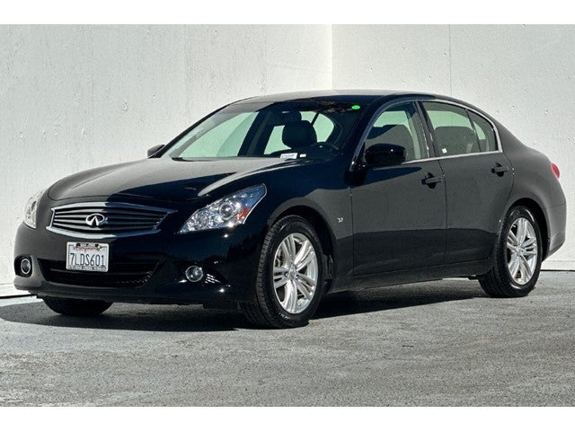 2015 INFINITI Q40 Base