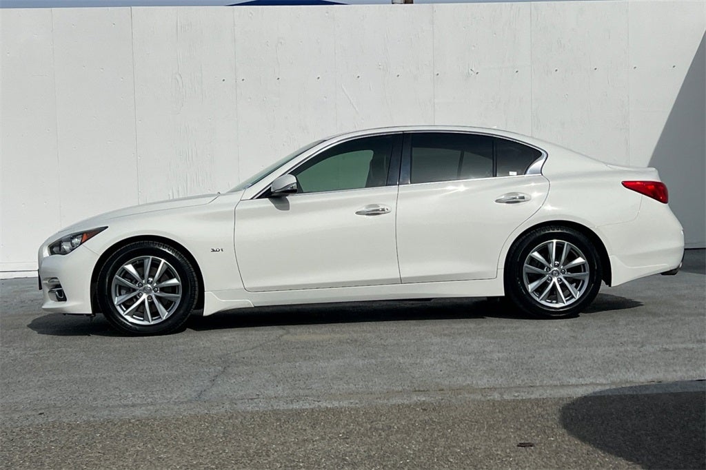 2017 INFINITI Q50 Premium