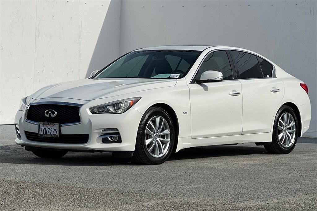 2017 INFINITI Q50 Premium