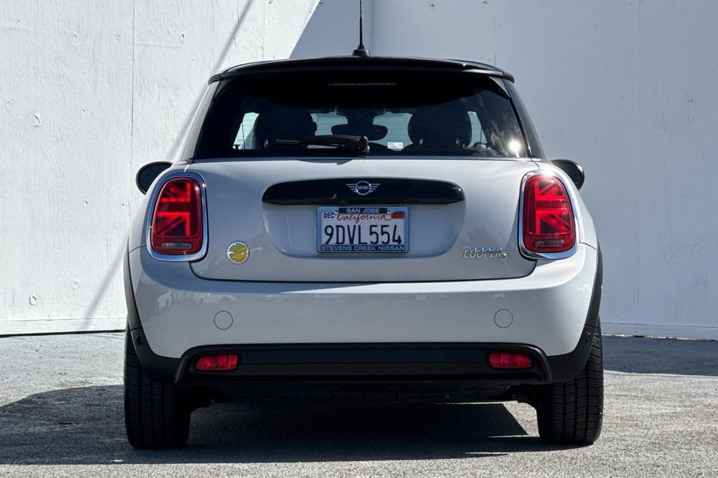 2023 MINI Cooper SE Electric .