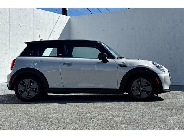 2023 MINI Cooper SE Electric .