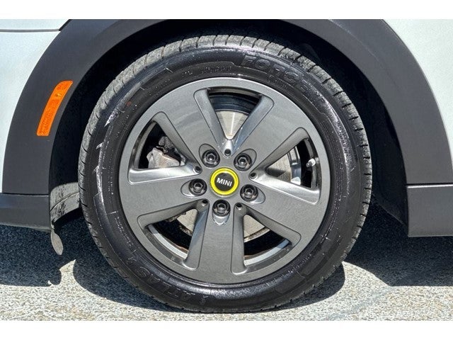 2023 MINI Cooper SE Electric .