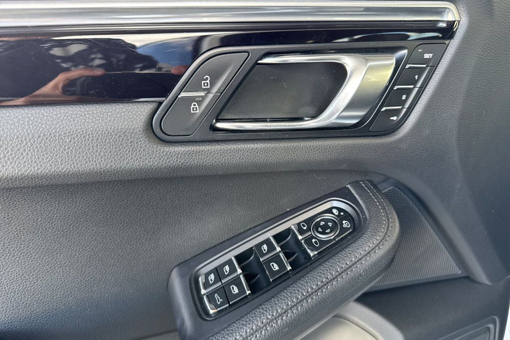 2021 Porsche Macan Base