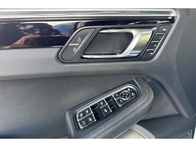 2021 Porsche Macan Base